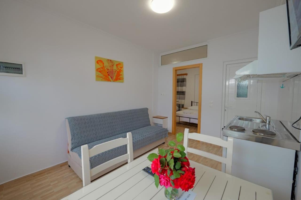 Eduard Lagji Apartament Lukove Exterior photo