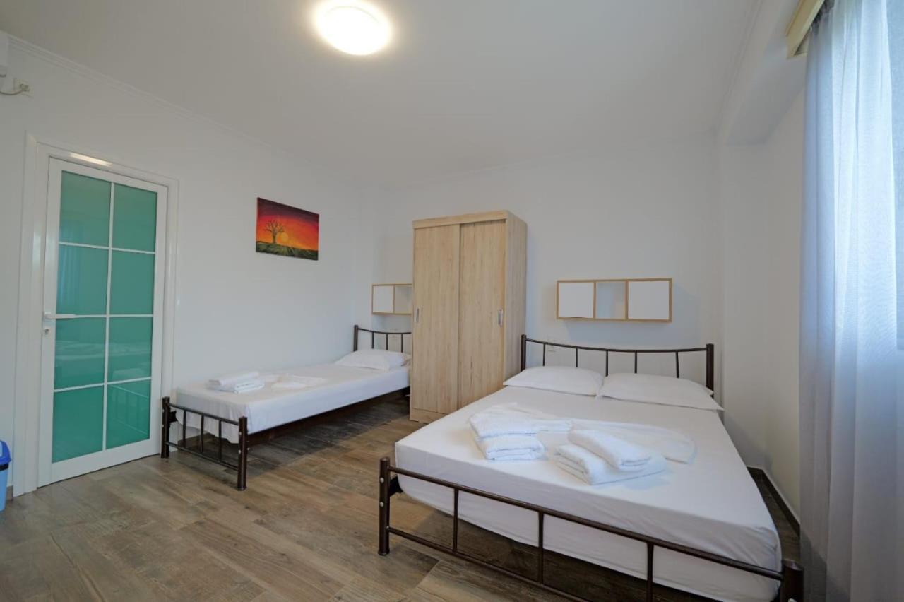 Eduard Lagji Apartament Lukove Room photo